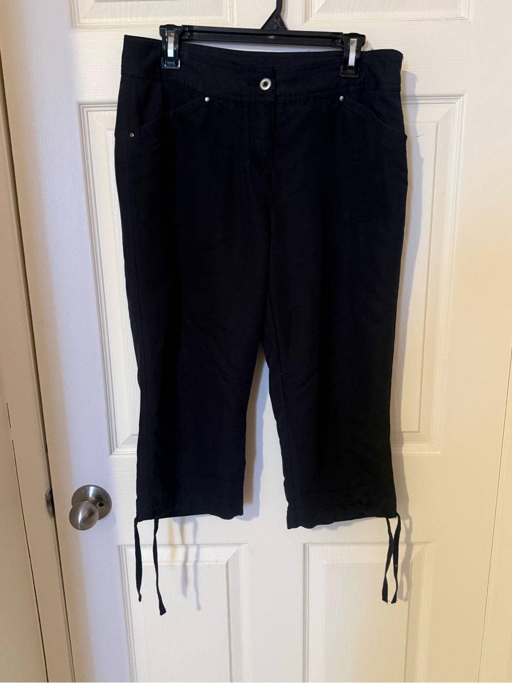 Northern Reflections Black Capri Pants with Drawstring Hem